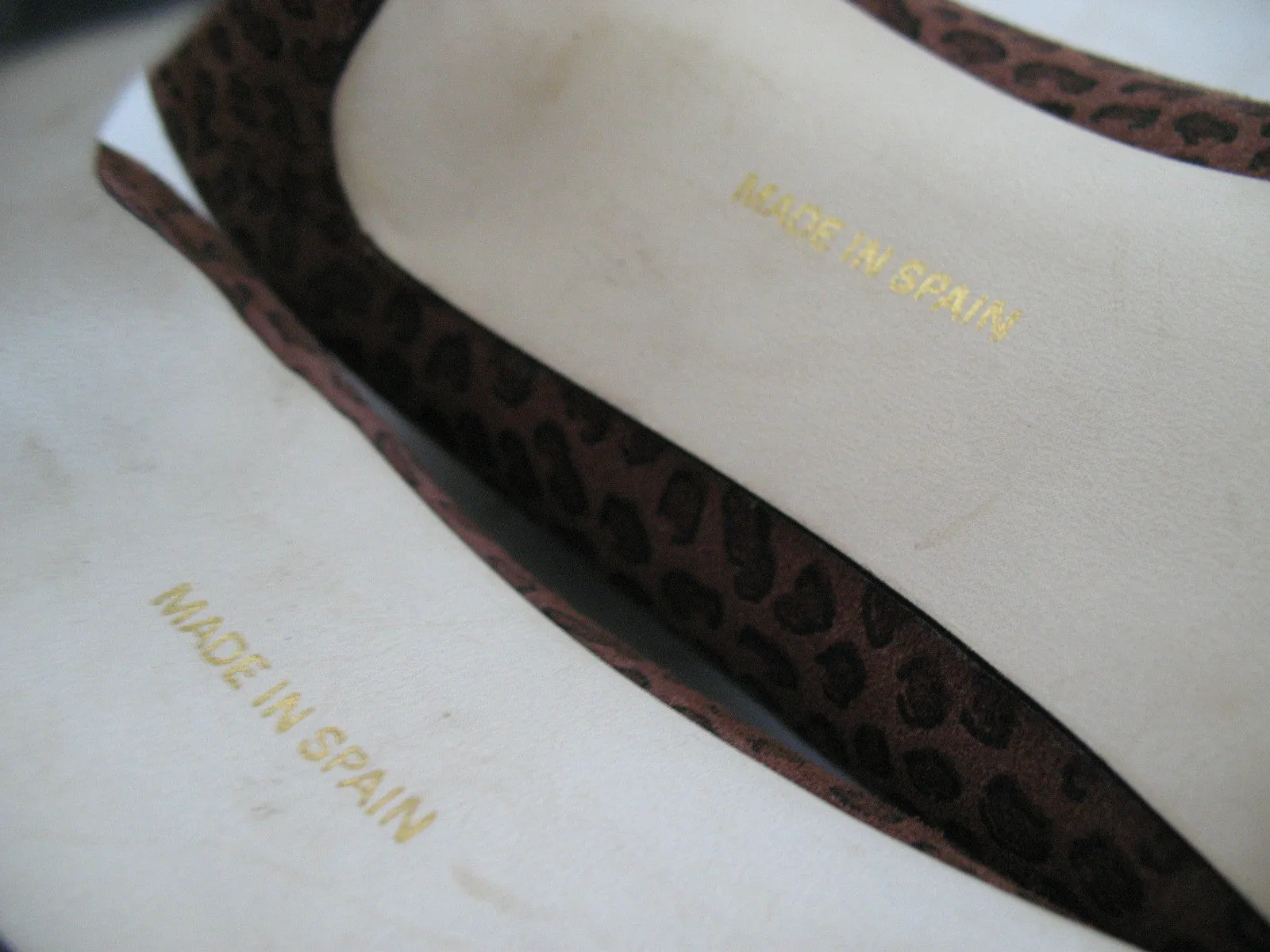 Womens Shoes BROWN ANIMAL PRINT PATTERN Made SPAIN Womens Ladies 3-1/8in HIGH HEELS SHOES size 6 B